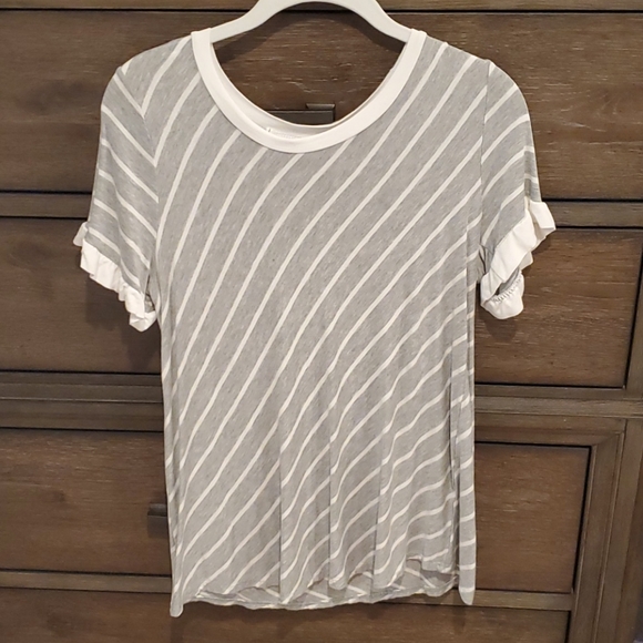 ☀️2/$15Like new! Rae Node top - Picture 2 of 6